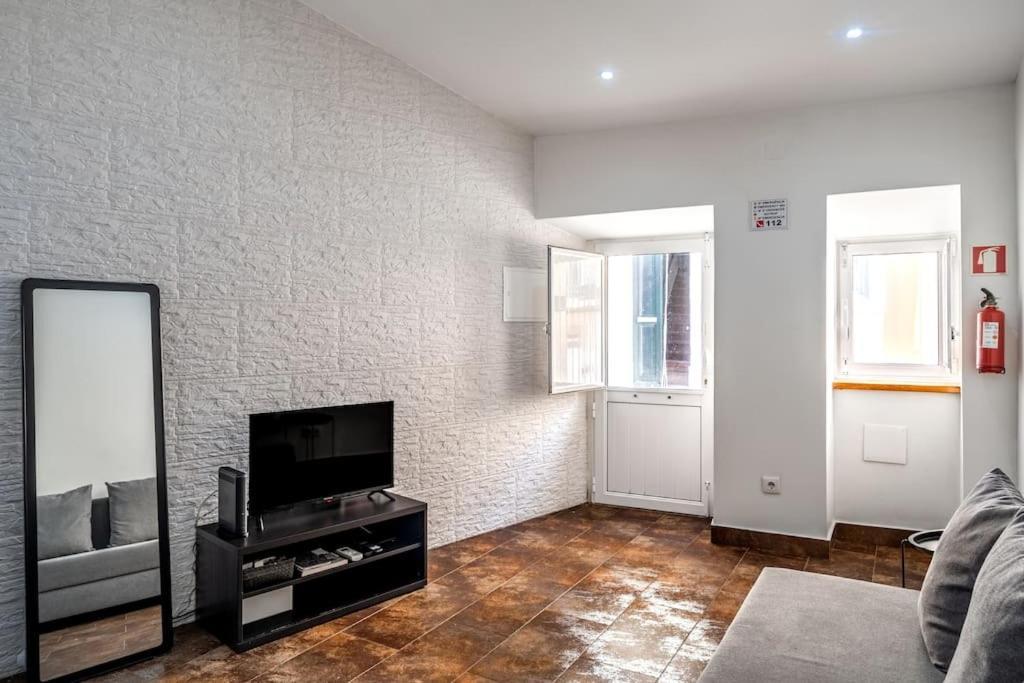 Cozy Ground Floor Studio With Ac And Loft Bedroom Lisboa Exterior foto